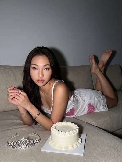 AI Character Generator: Ai Asian Girlfriend Tiara Birthday Cake Pose