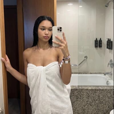 NSFW AI Video Generator: Ai Latina Girlfriend Towel Wrap Bathroom Selfie