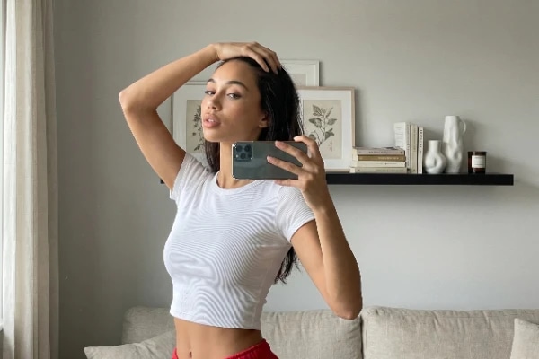 NSFW AI Video Generator: Ai Companion Mirror Selfie White Crop Top Brunette